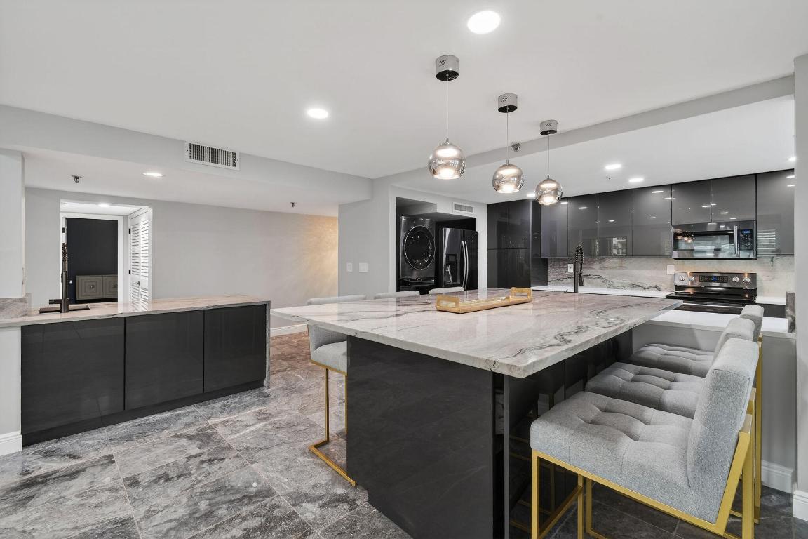 372 Golfview Road 201