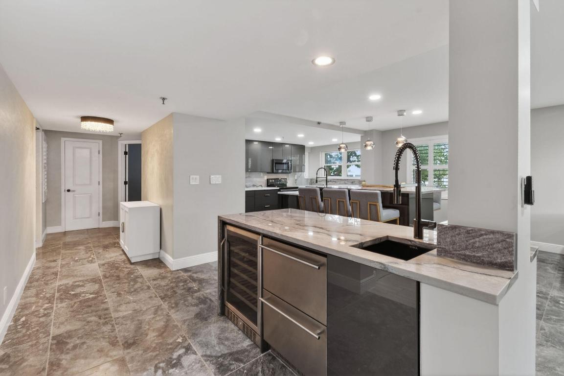 372 Golfview Road 201