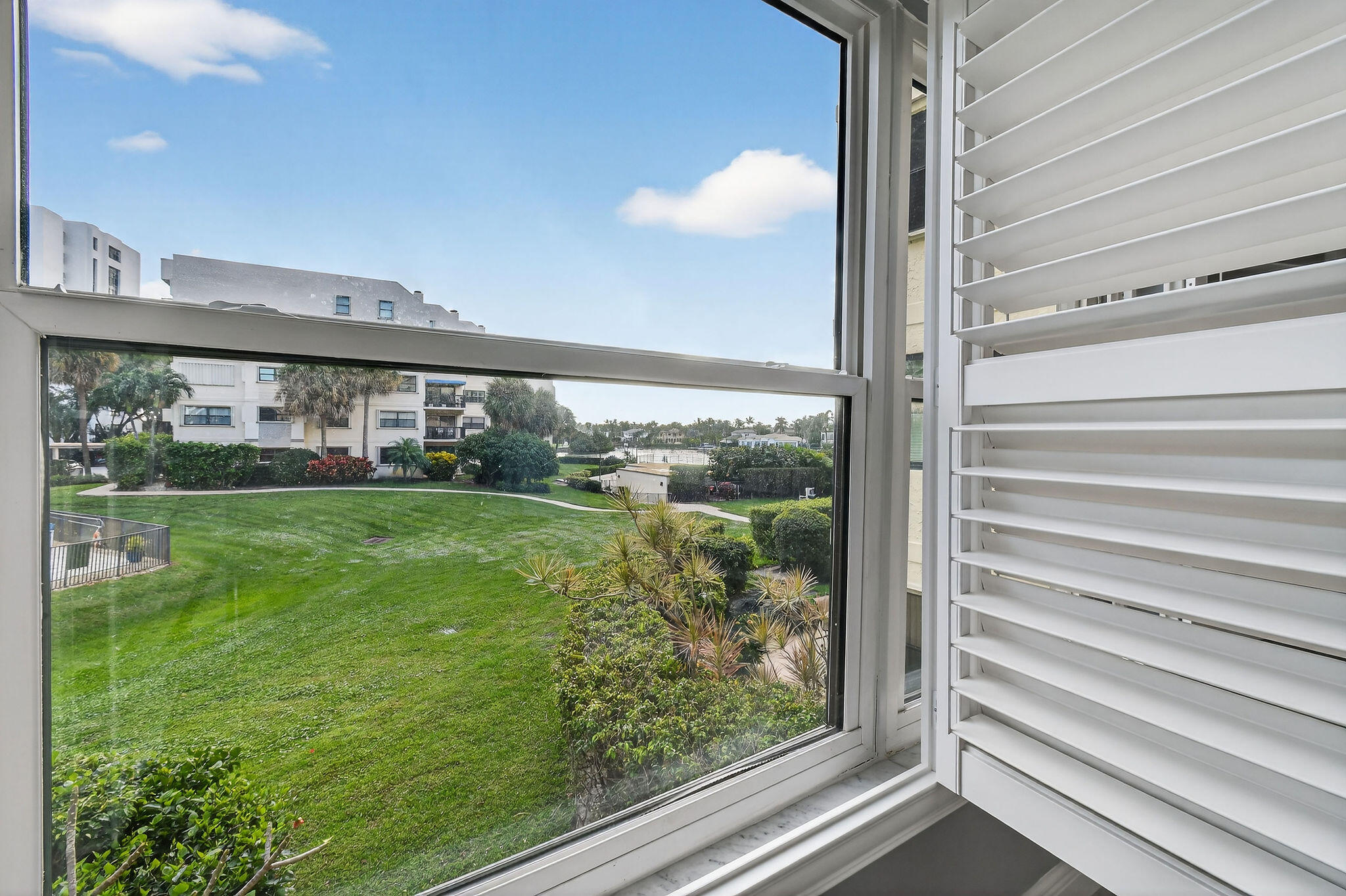 372 Golfview Road 201