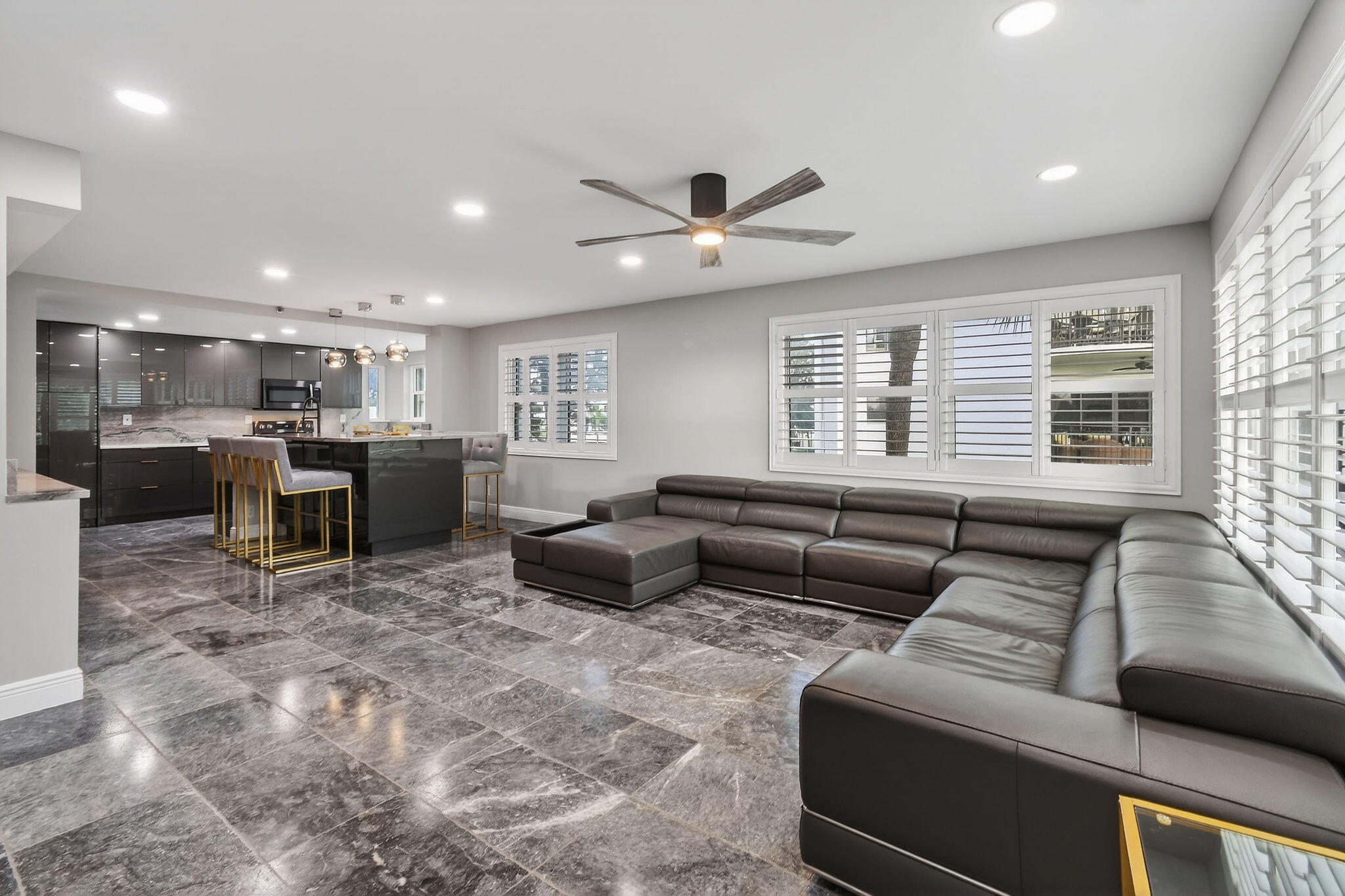 372 Golfview Road 201