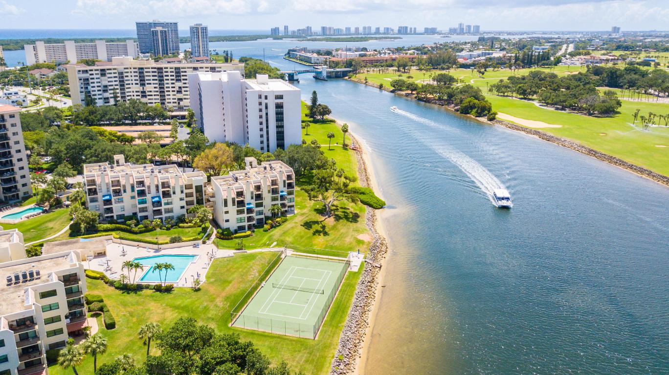 372 Golfview Road 201