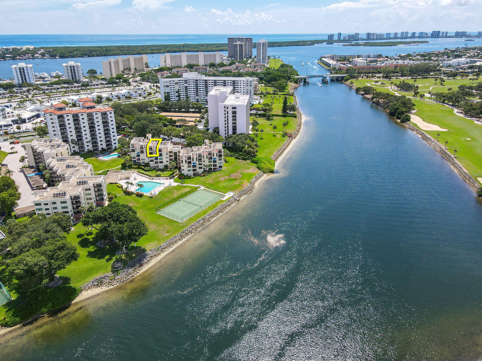 372 Golfview Road 201