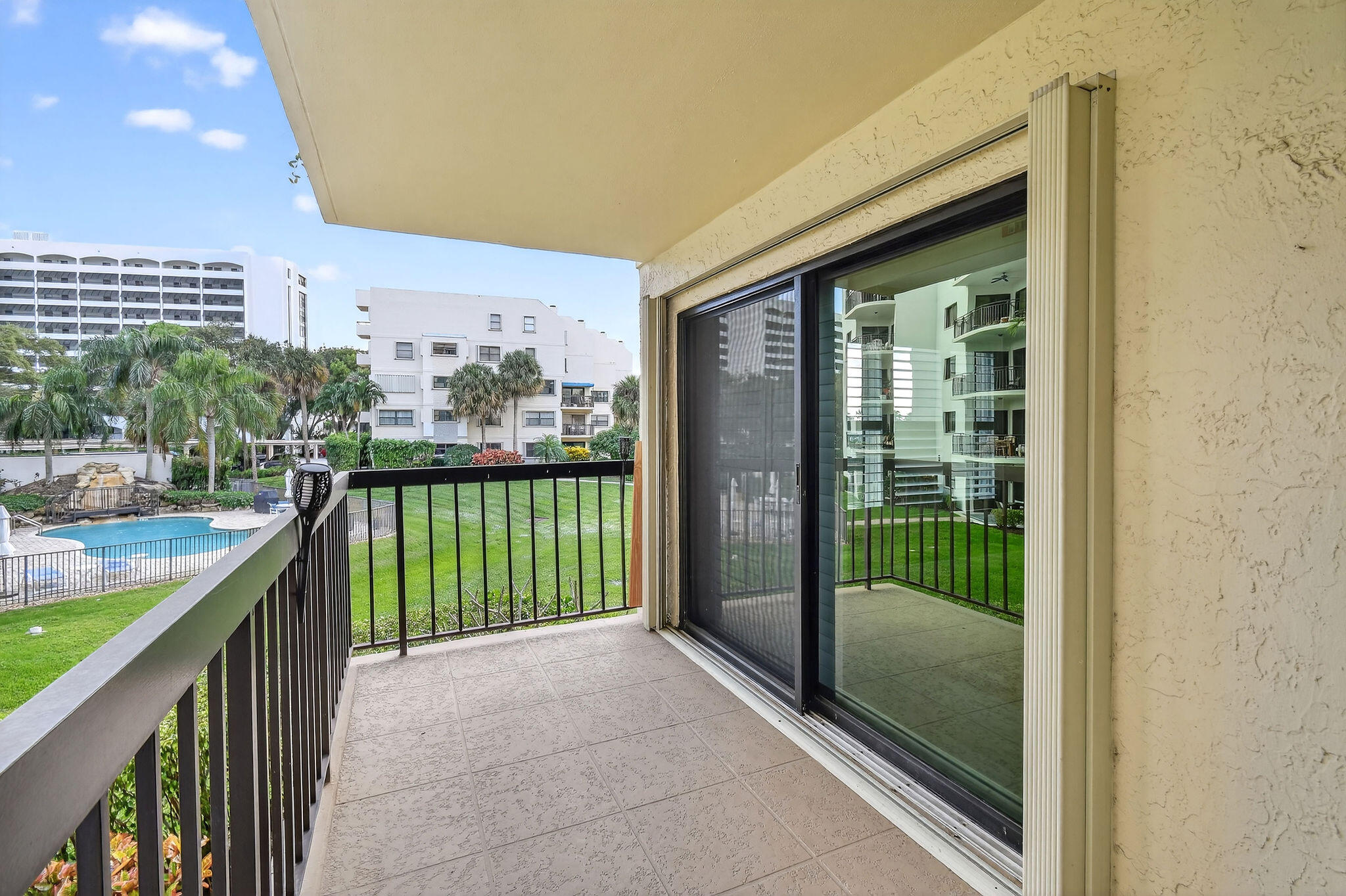 372 Golfview Road 201