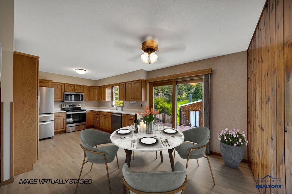 712 BELMONT DR