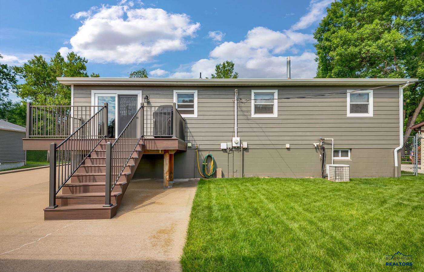 712 BELMONT DR