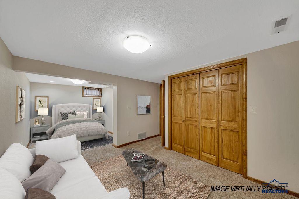 712 BELMONT DR