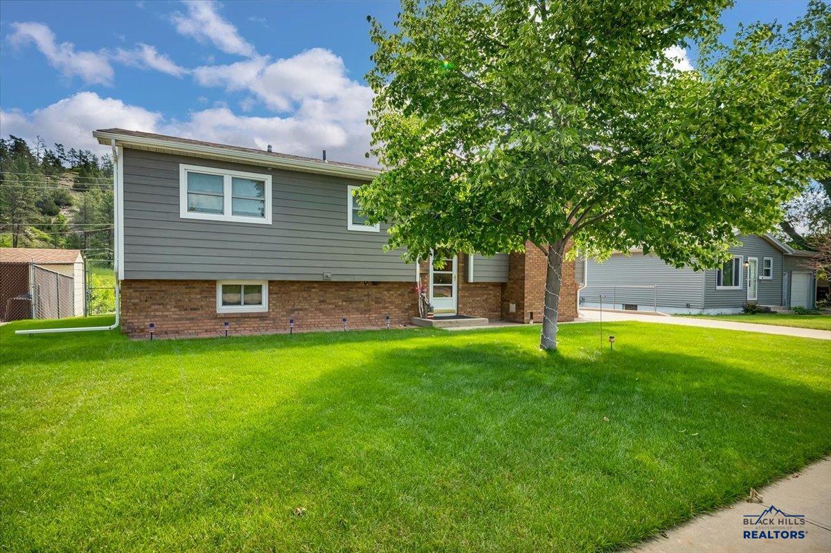 712 BELMONT DR