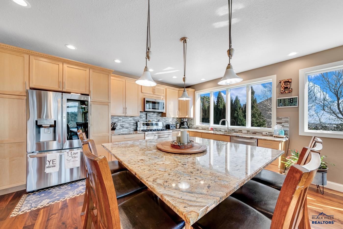 3937 CITY VIEW DR