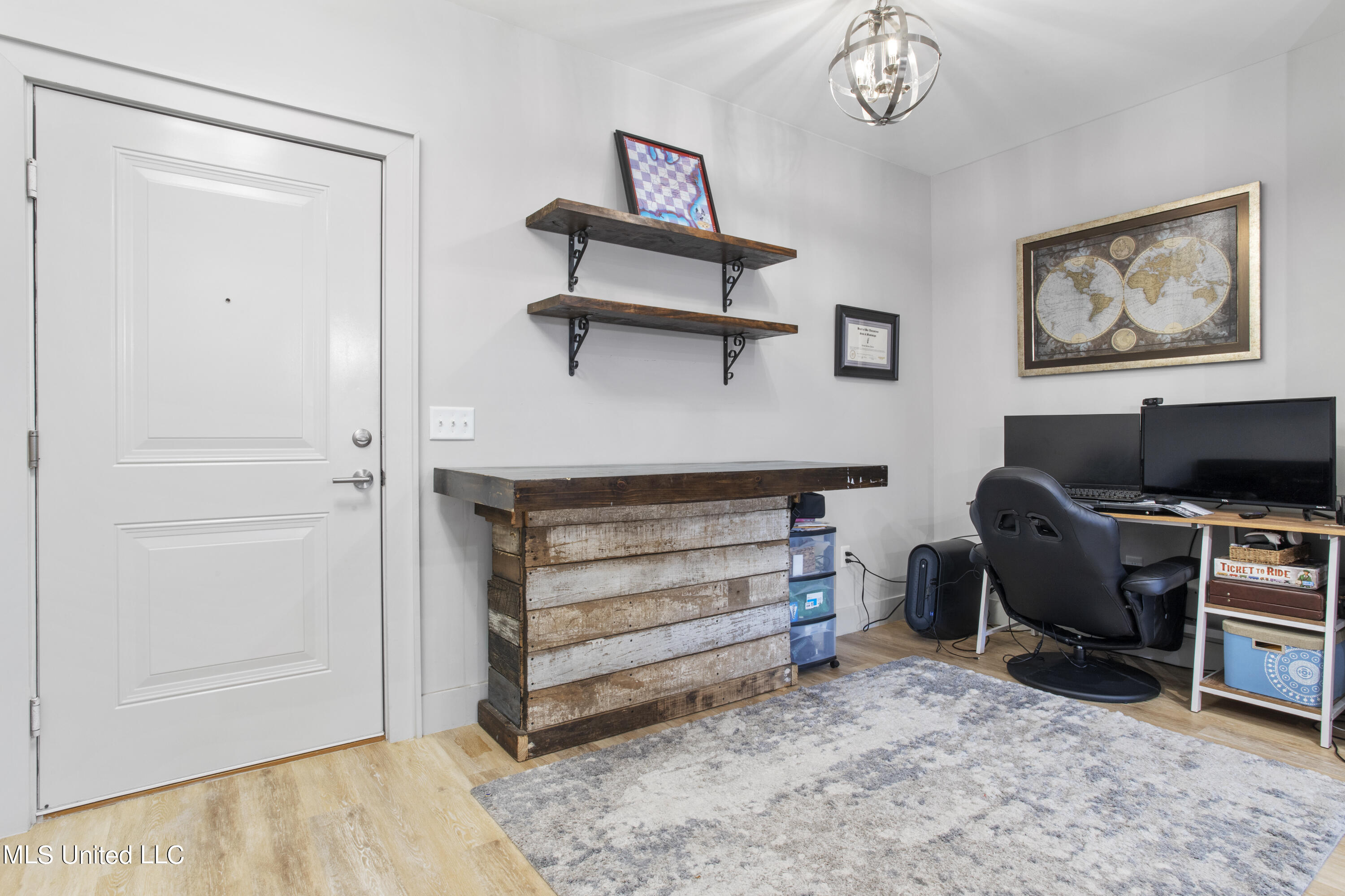 2501 Bienville Boulevard, 322