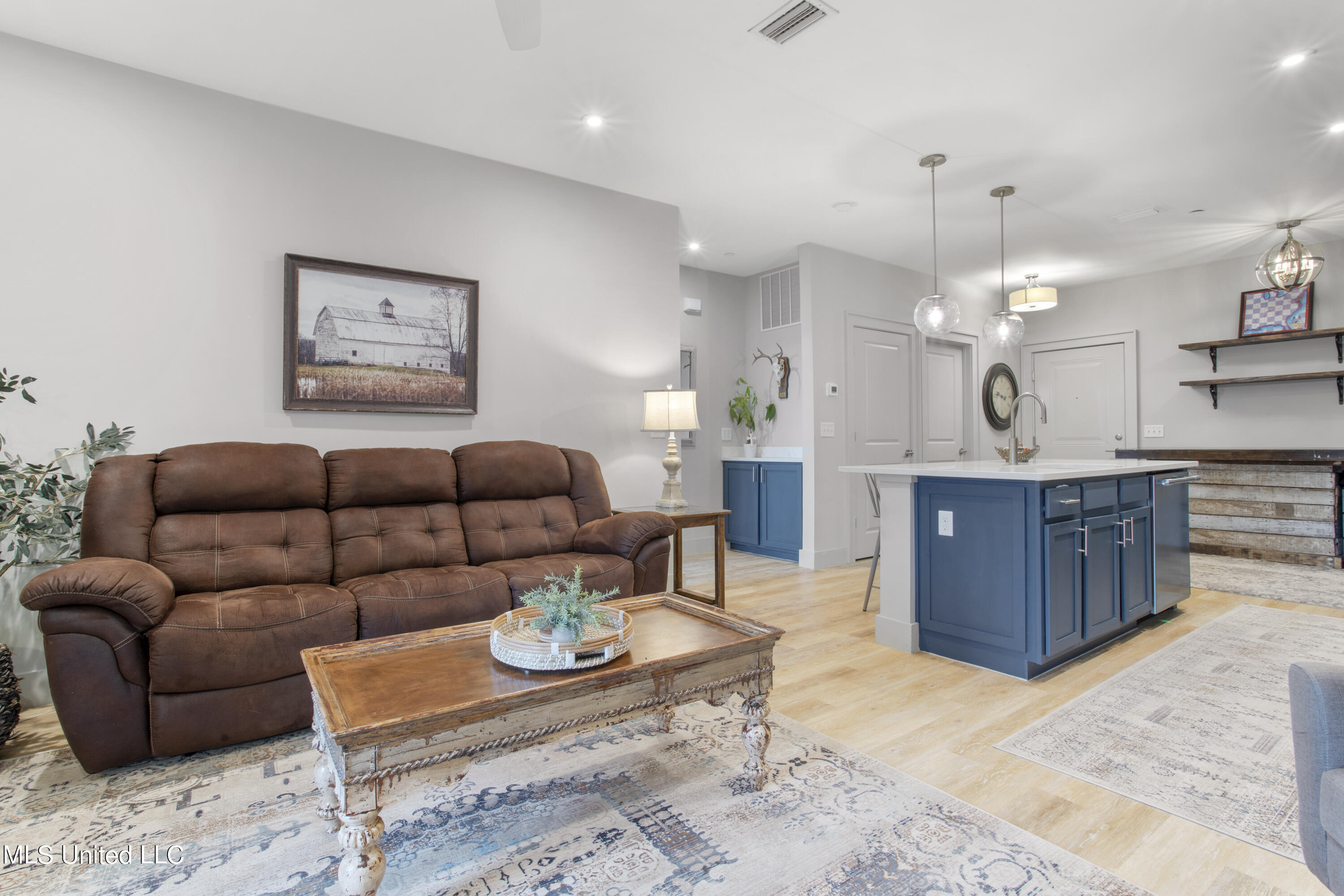 2501 Bienville Boulevard, 322