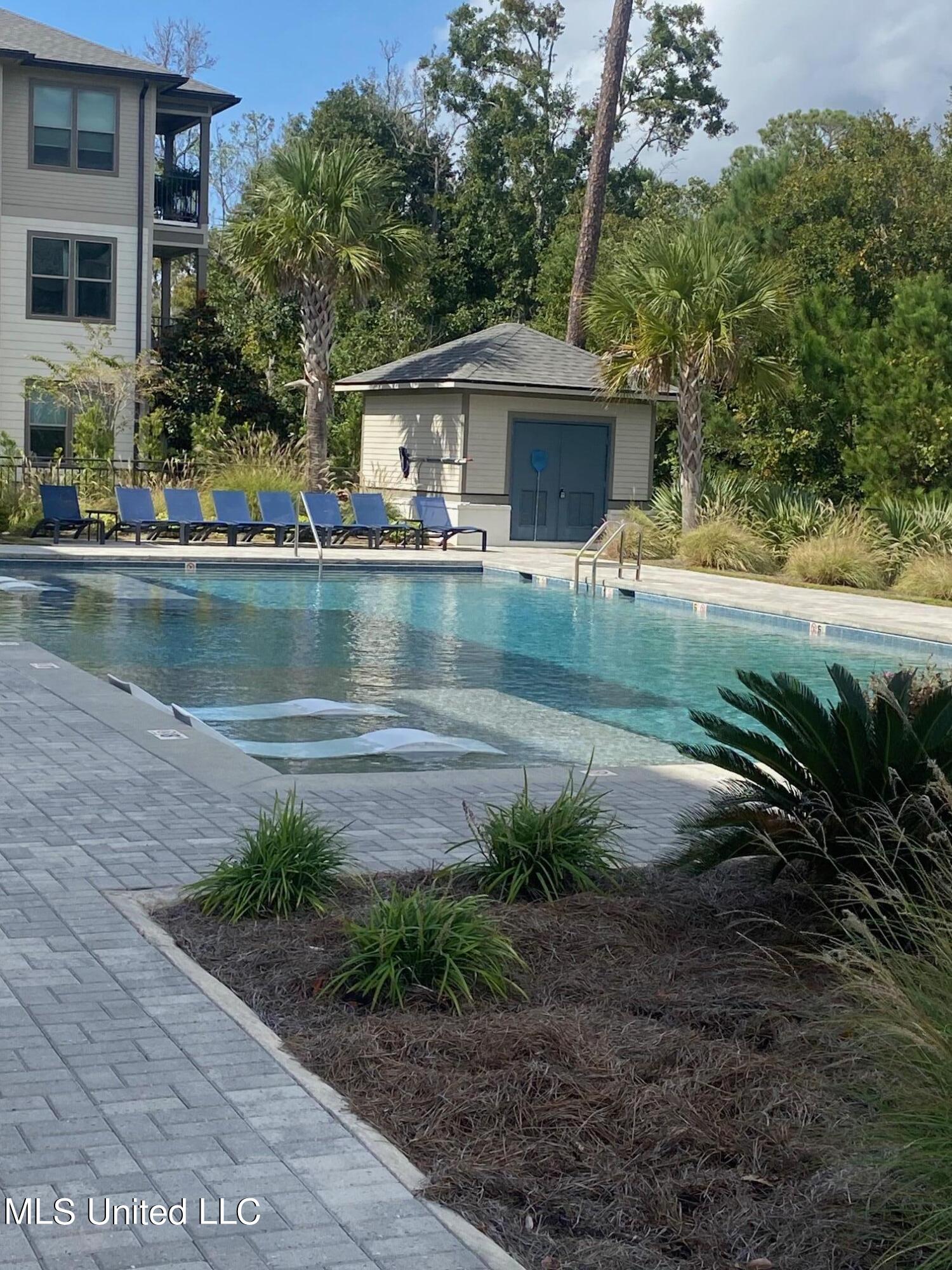 2501 Bienville Boulevard, 322