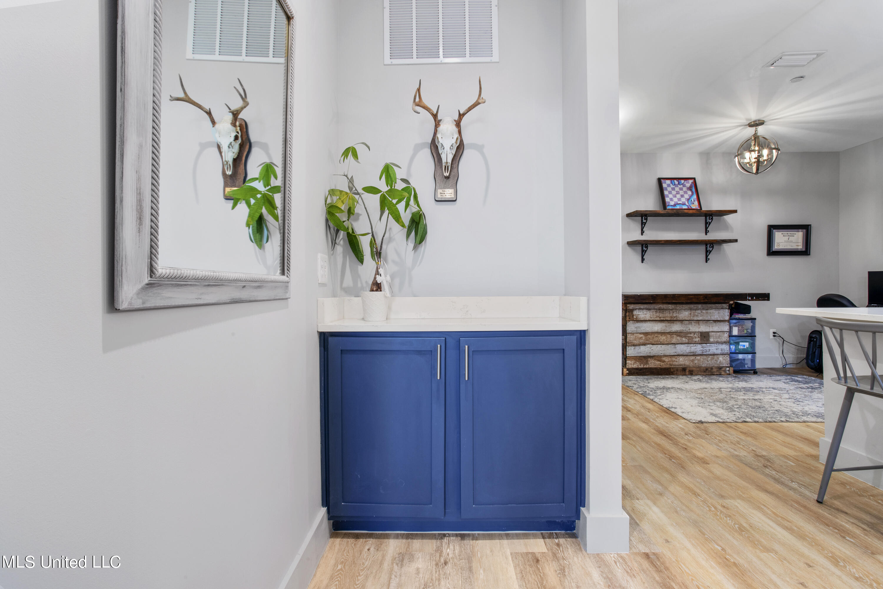 2501 Bienville Boulevard, 322