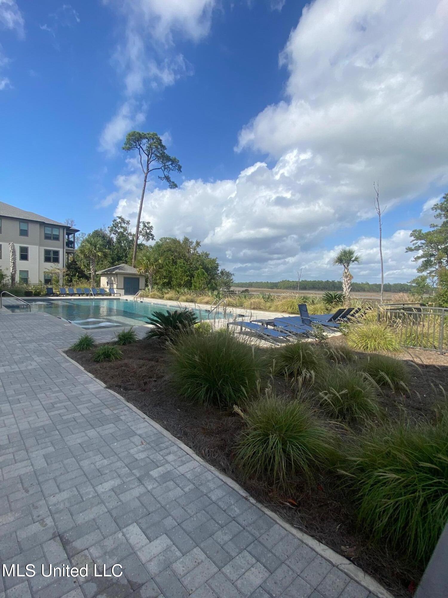 2501 Bienville Boulevard, 322