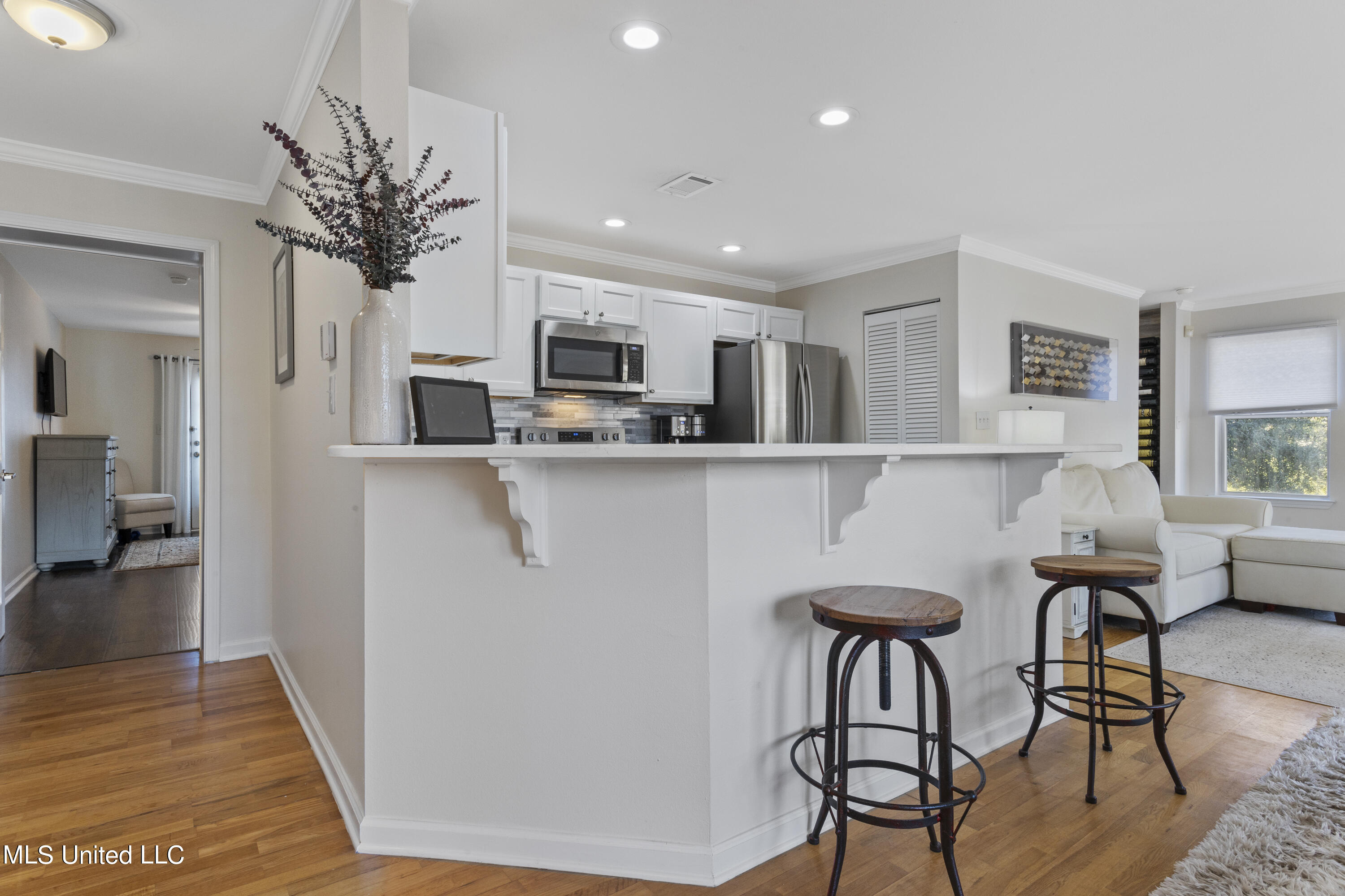 2421 Beachview Drive, E01
