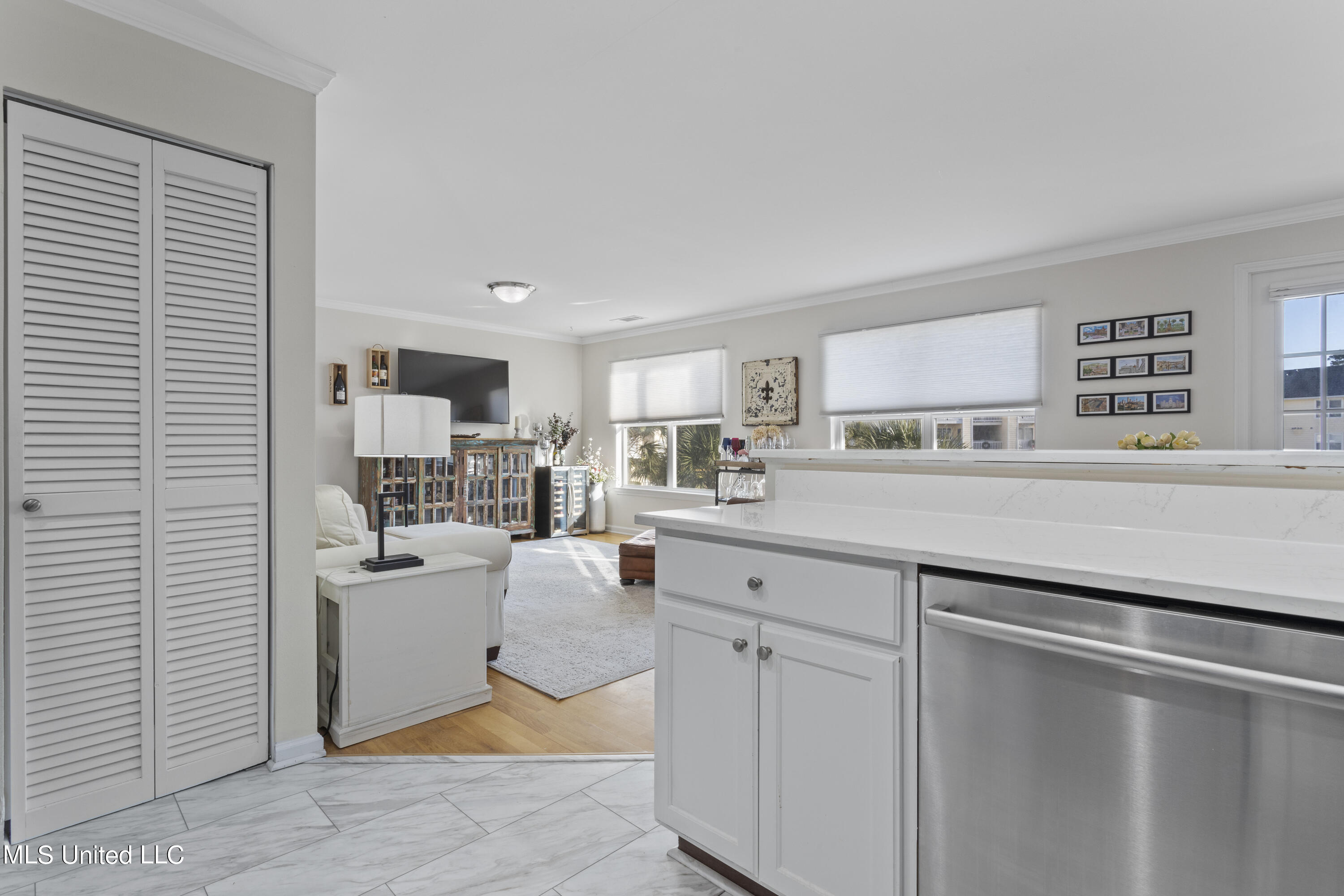 2421 Beachview Drive, E01