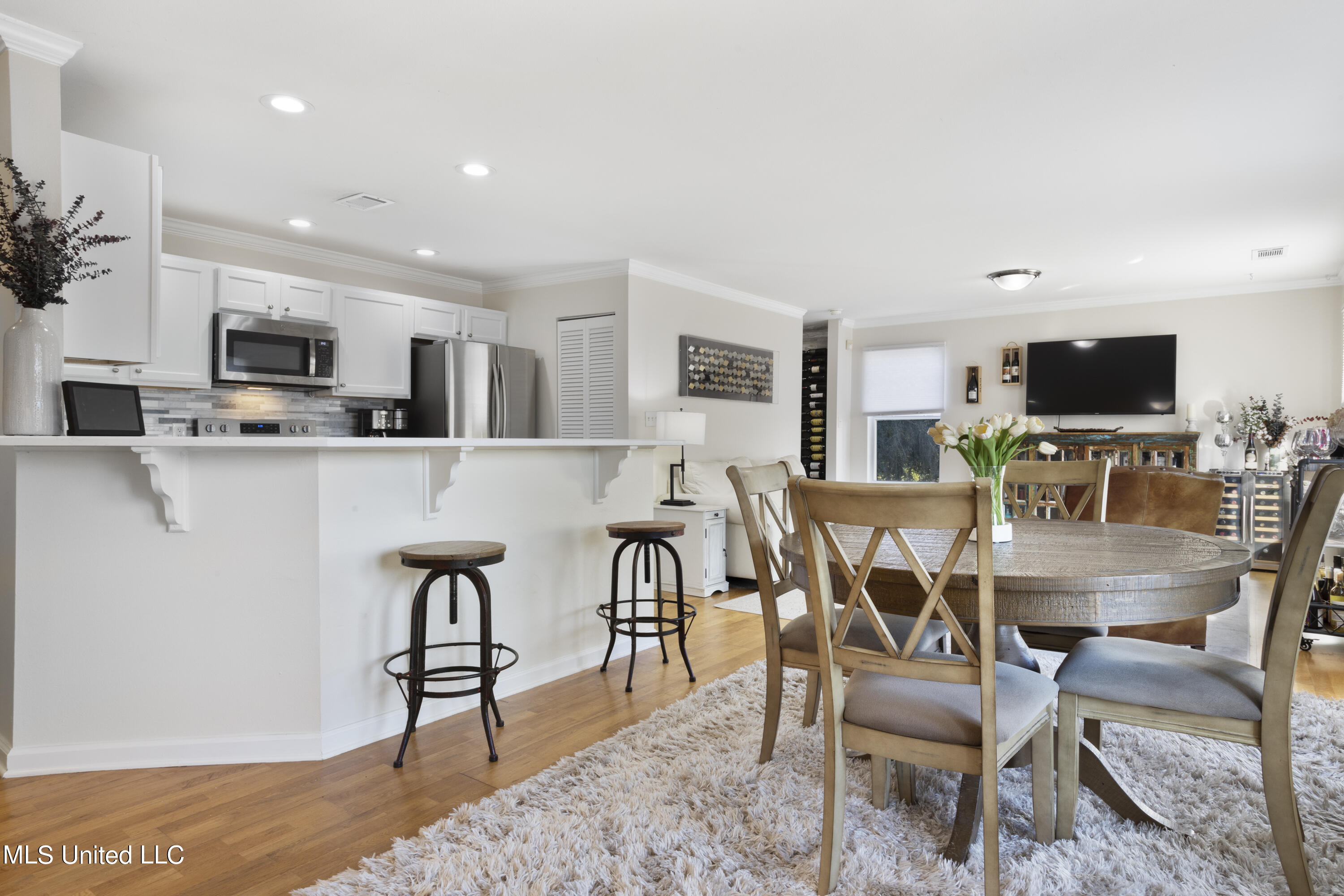2421 Beachview Drive, E01
