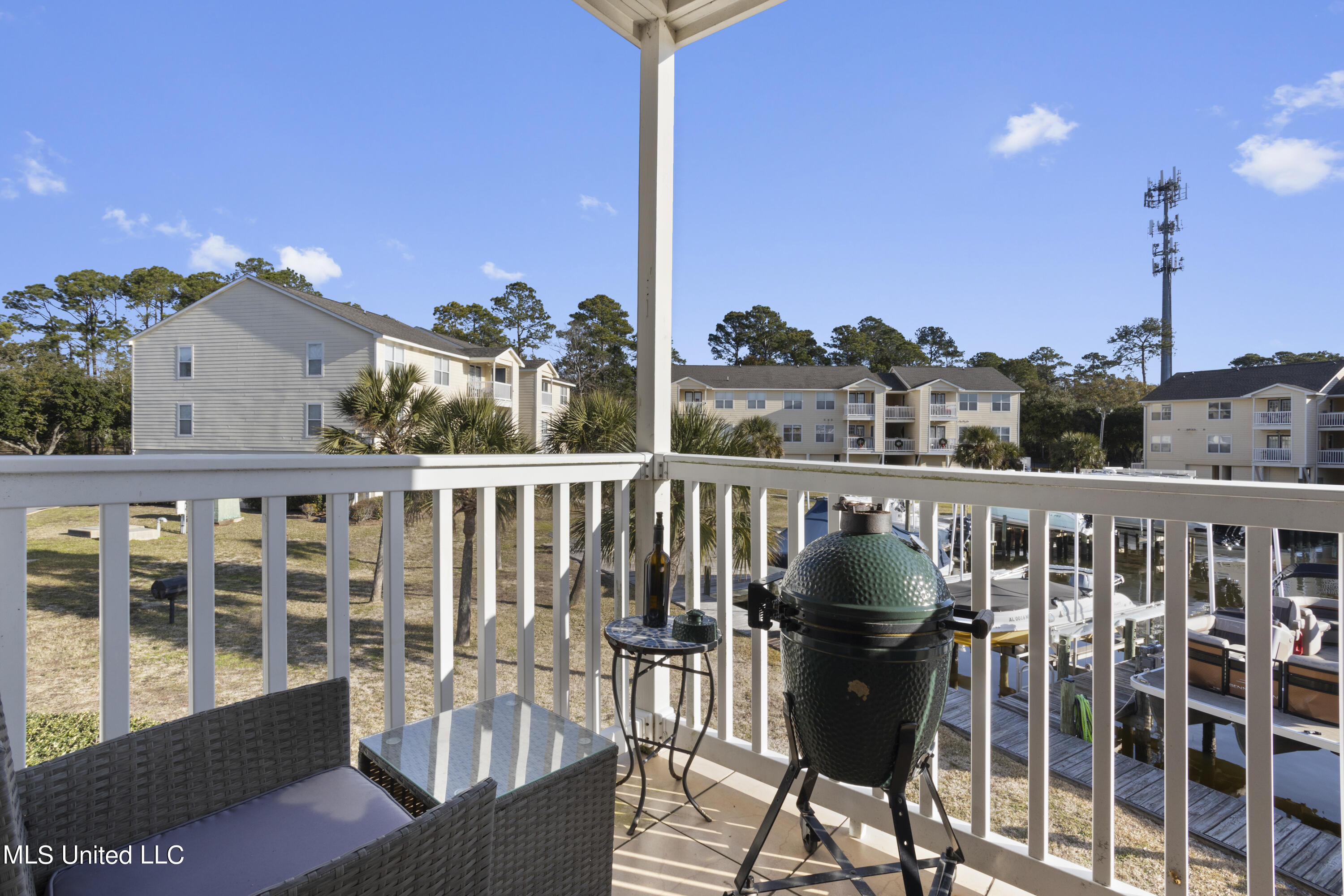 2421 Beachview Drive, E01