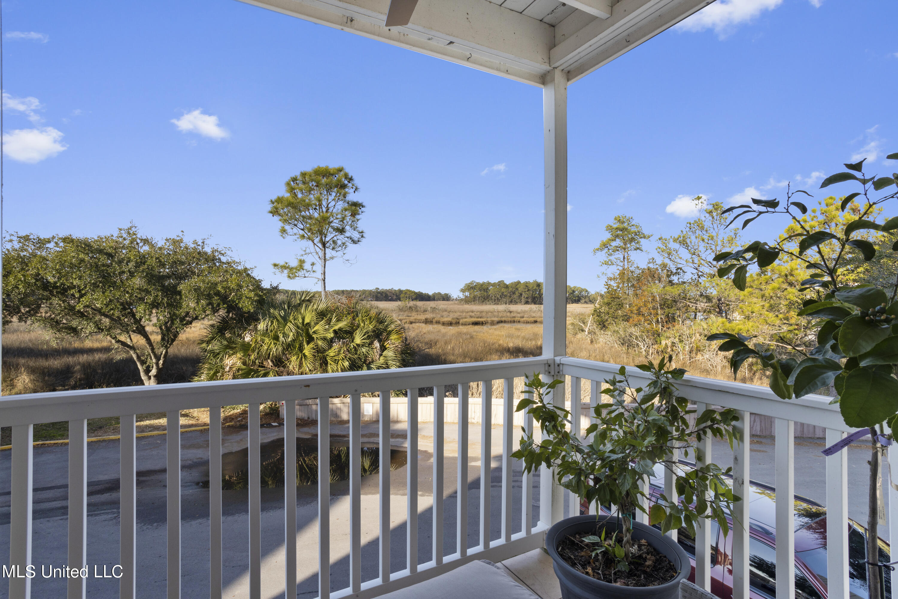 2421 Beachview Drive, E01