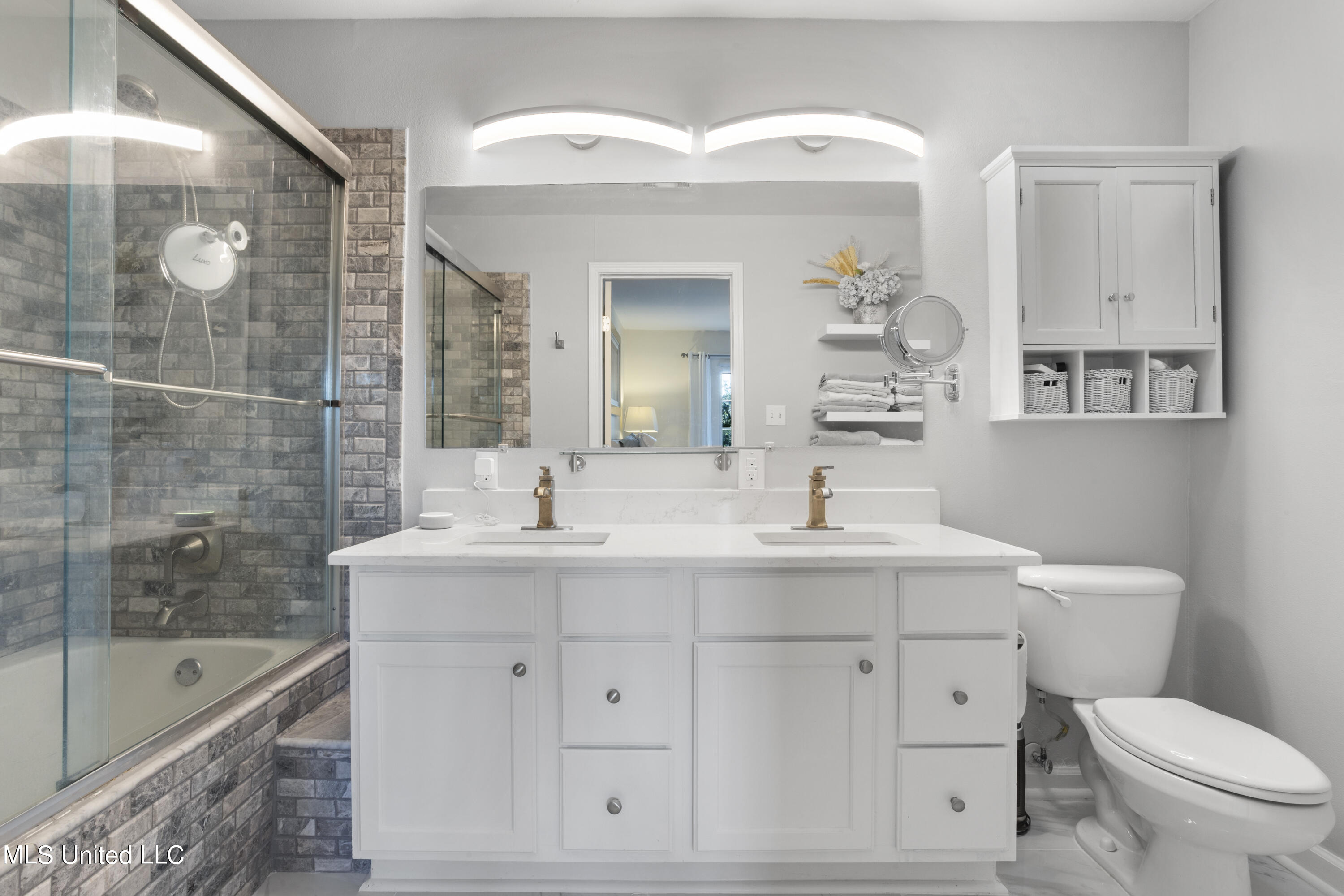 2421 Beachview Drive, E01