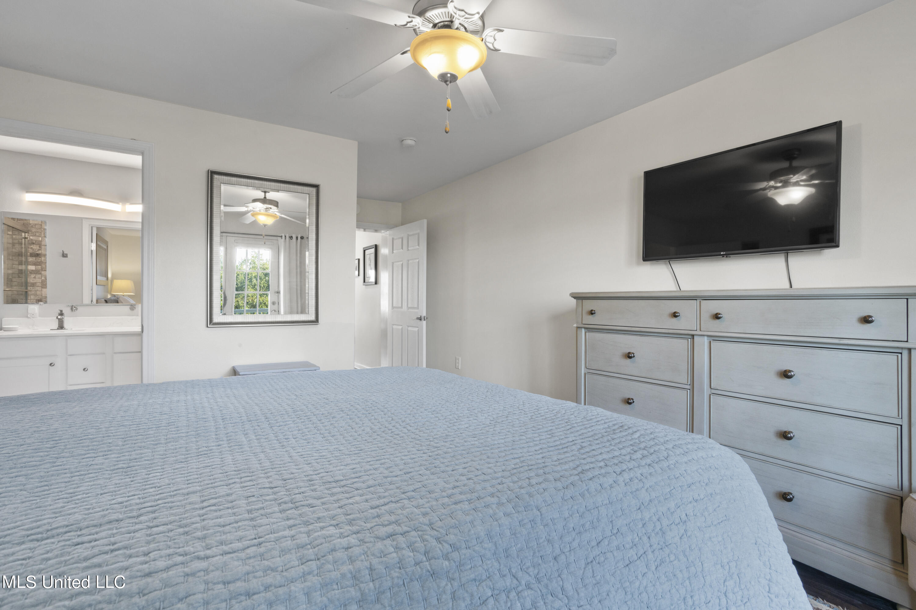 2421 Beachview Drive, E01