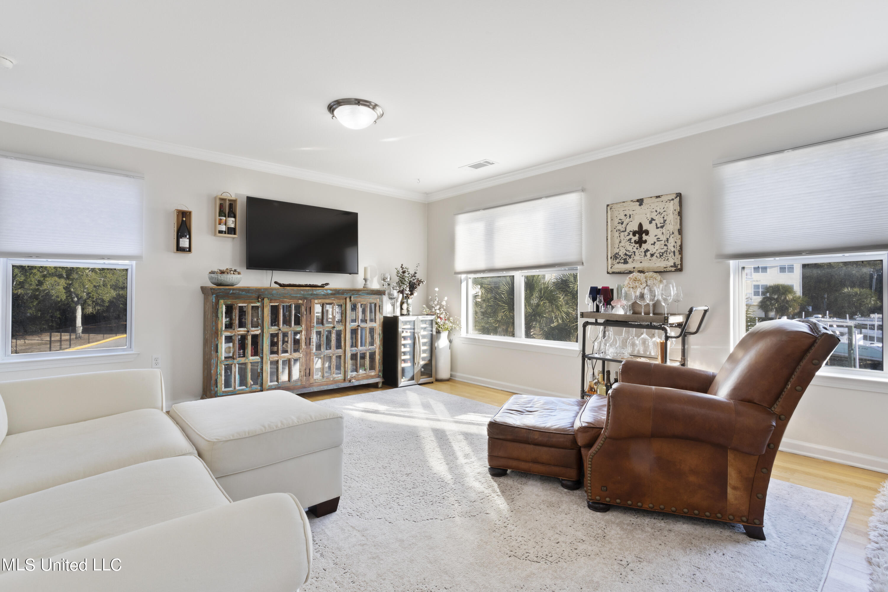 2421 Beachview Drive, E01