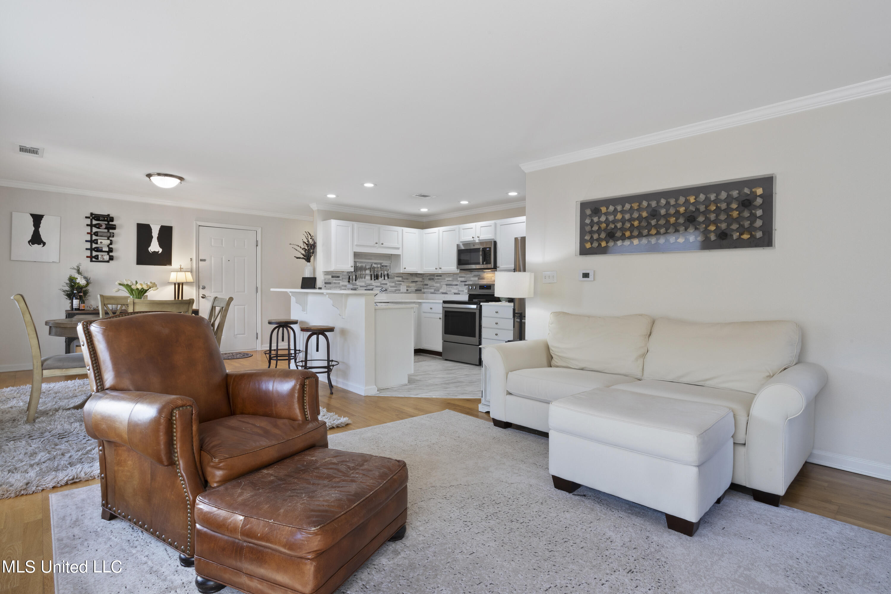 2421 Beachview Drive, E01
