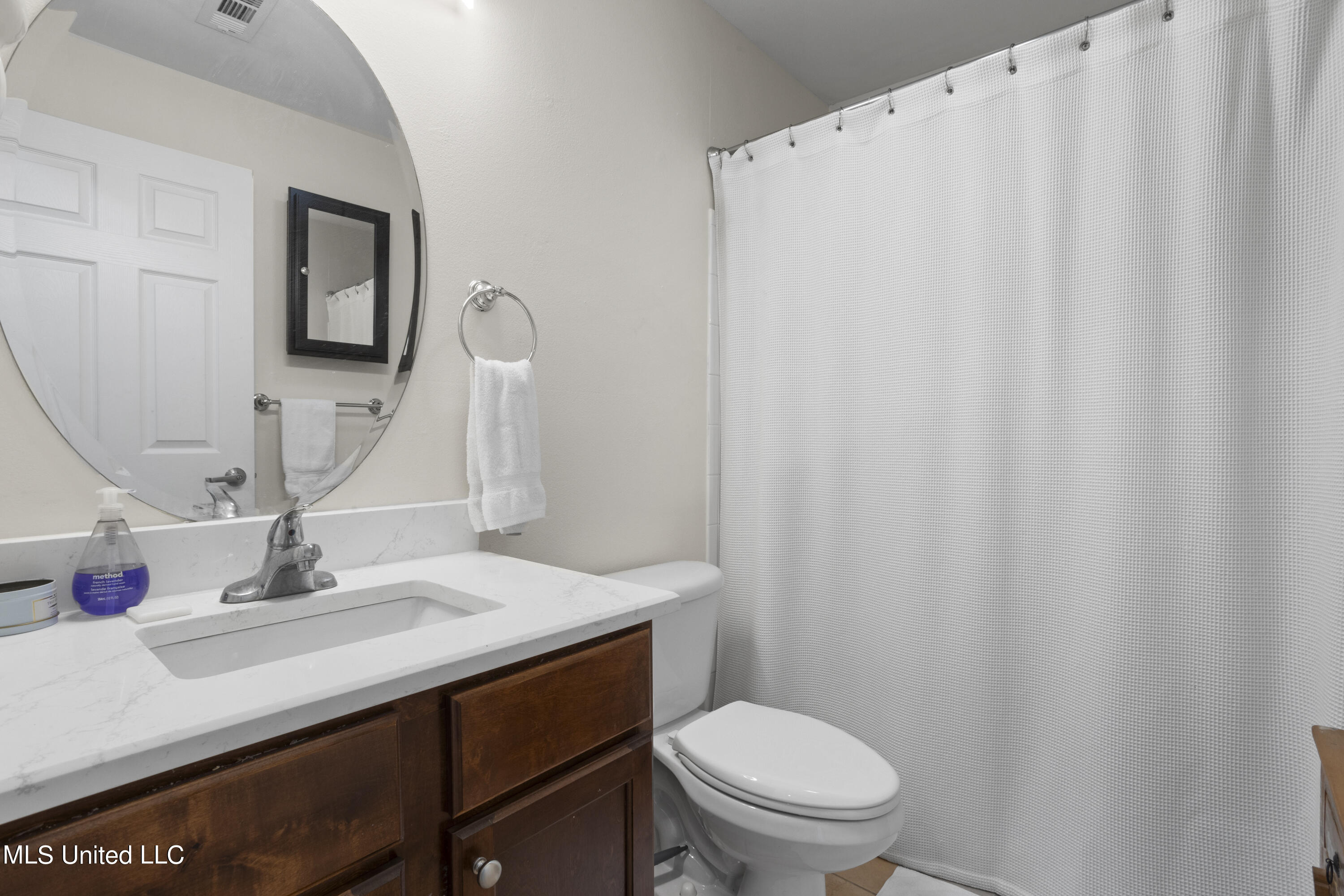 2421 Beachview Drive, E01