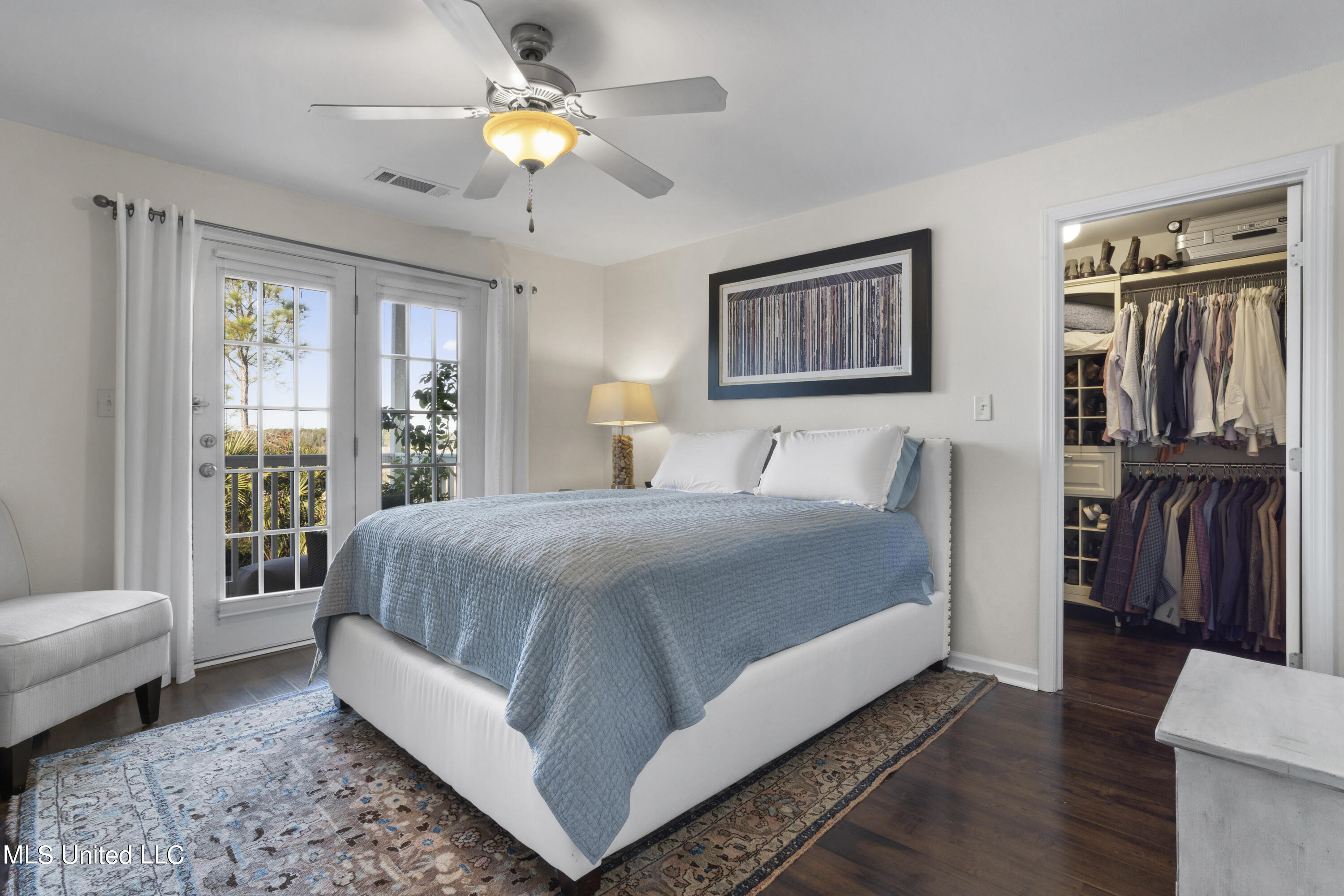 2421 Beachview Drive, E01