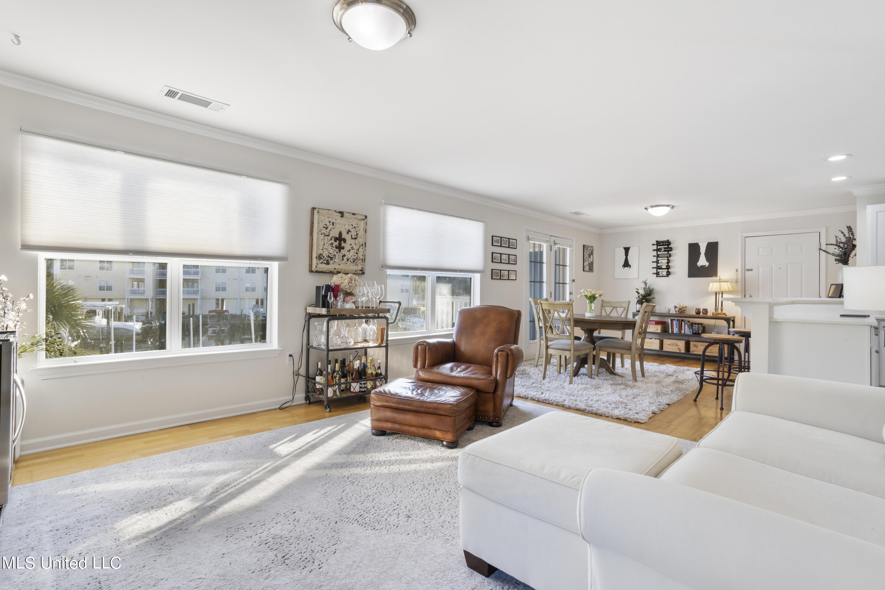 2421 Beachview Drive, E01