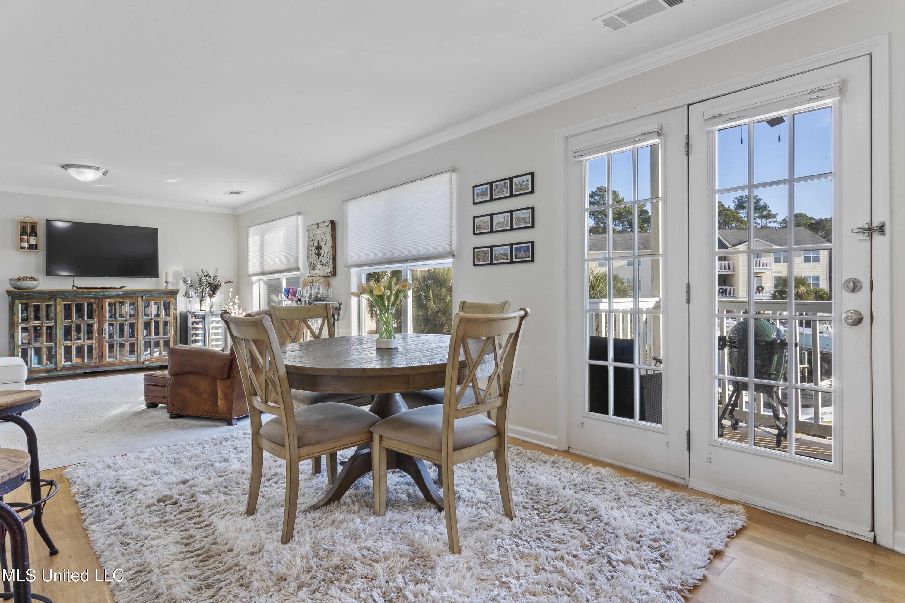 2421 Beachview Drive, E01