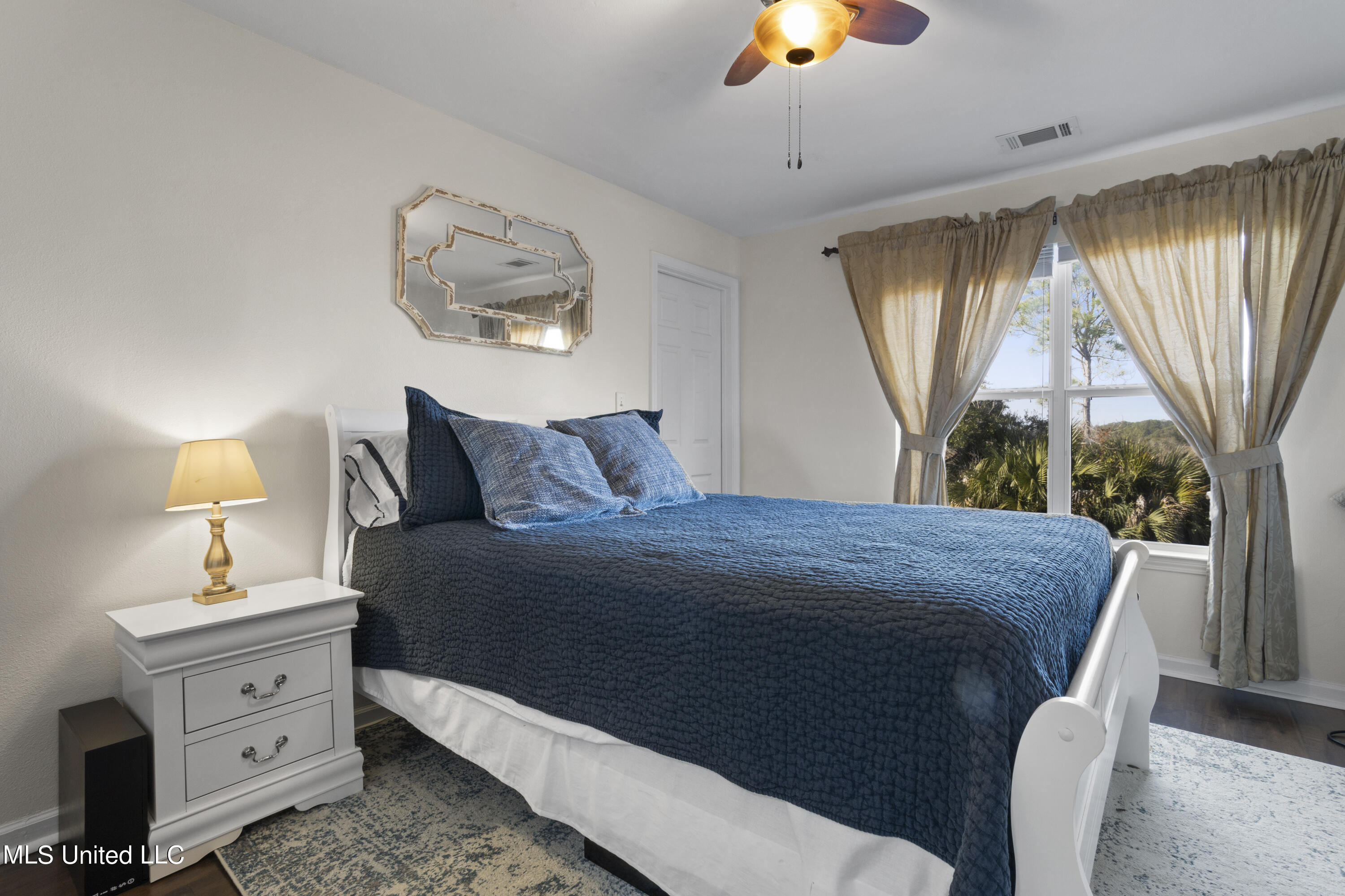 2421 Beachview Drive, E01