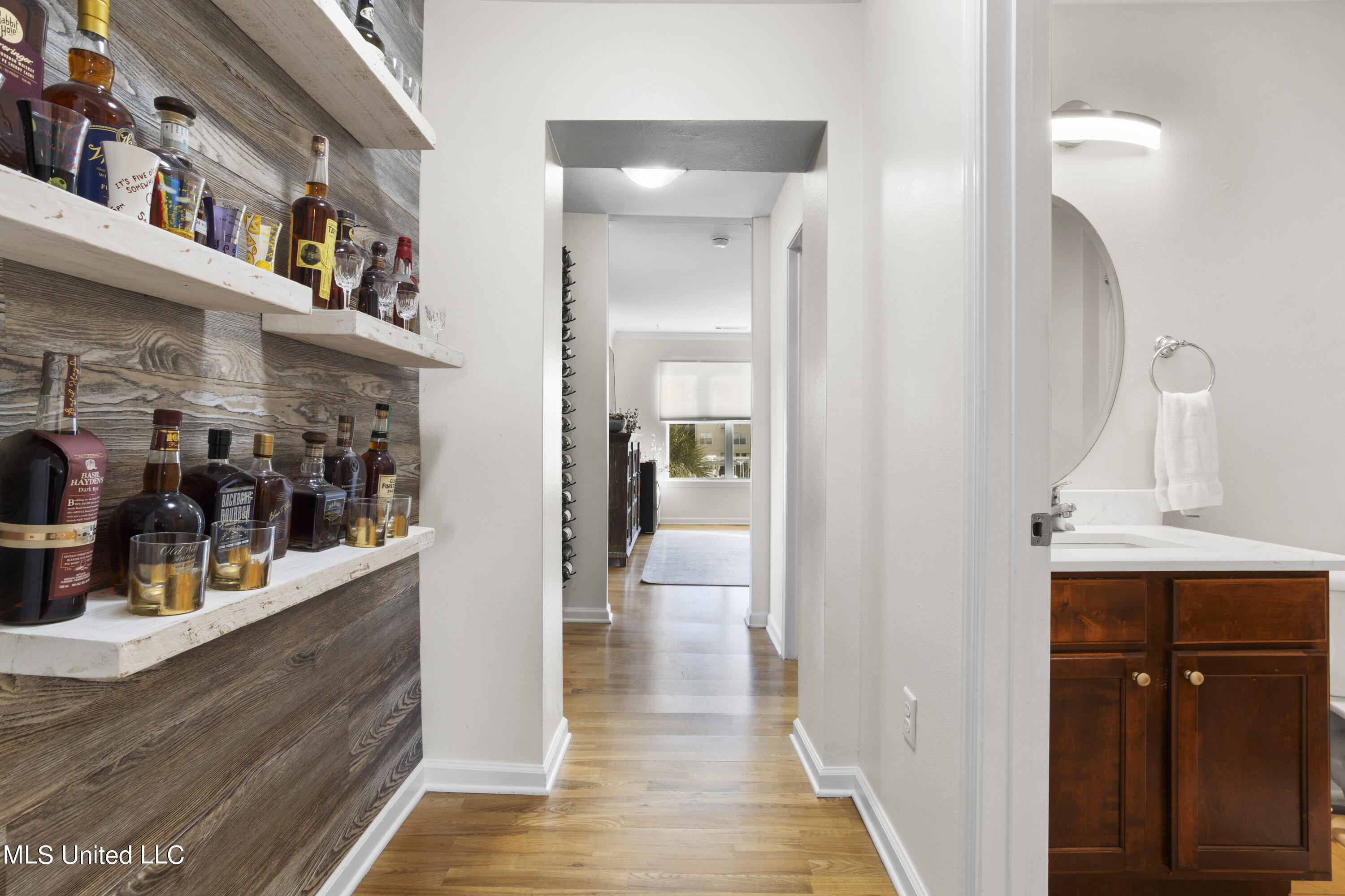 2421 Beachview Drive, E01