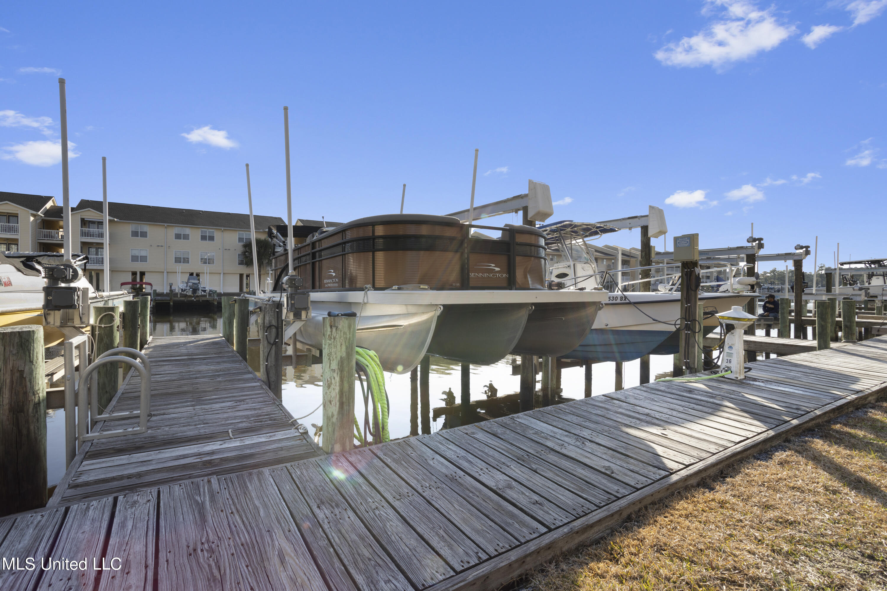 2421 Beachview Drive, E01