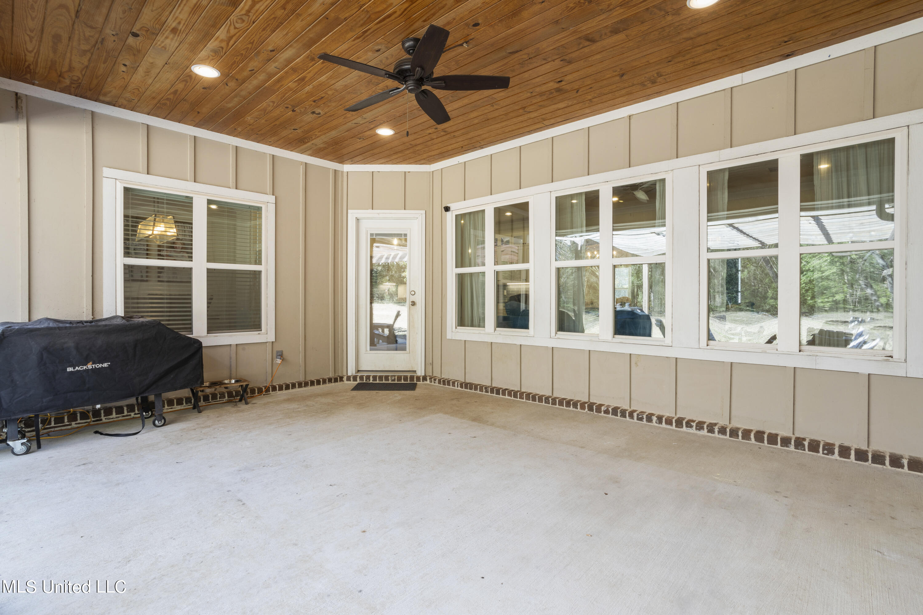 19319 N Park Ridge Drive