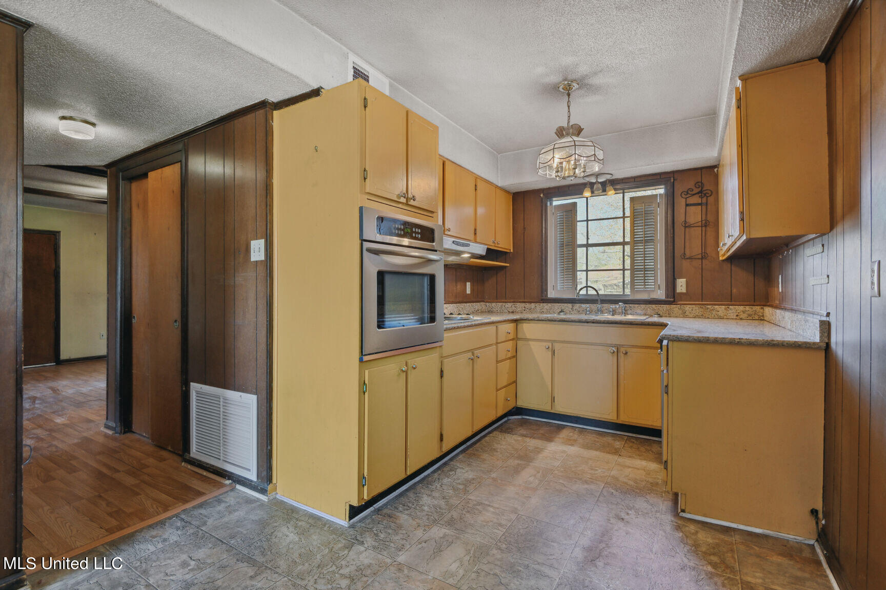 5507 Orleans Circle