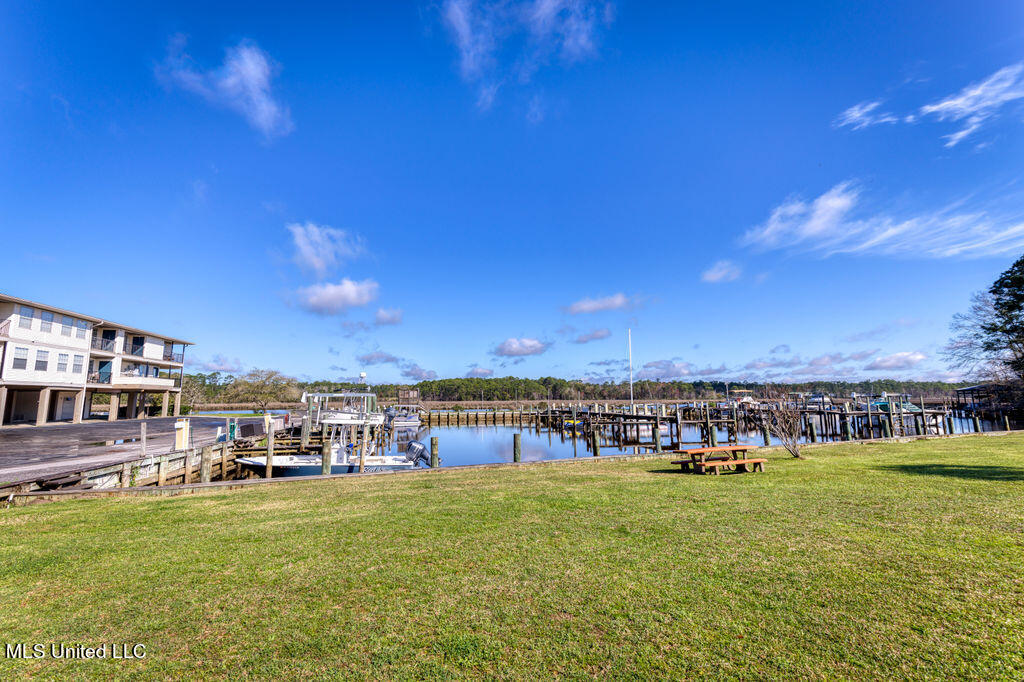 3230 Cumberland Road, 6