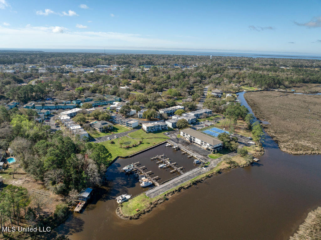 3230 Cumberland Road, 6