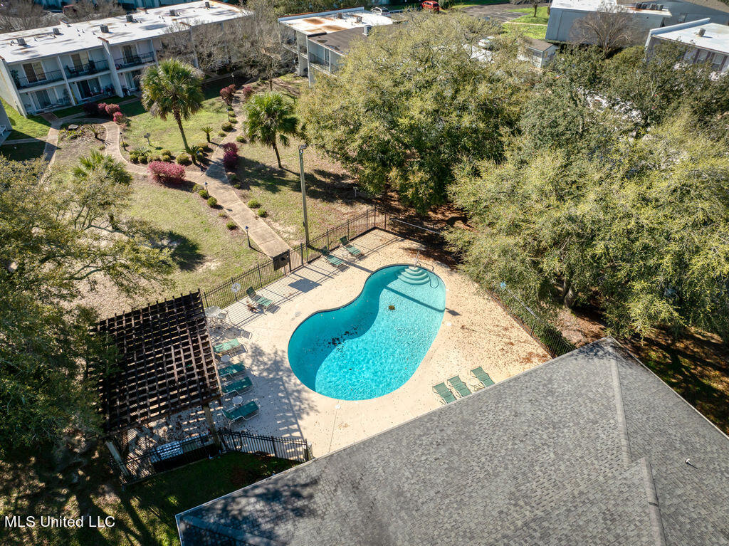 3230 Cumberland Road, 6