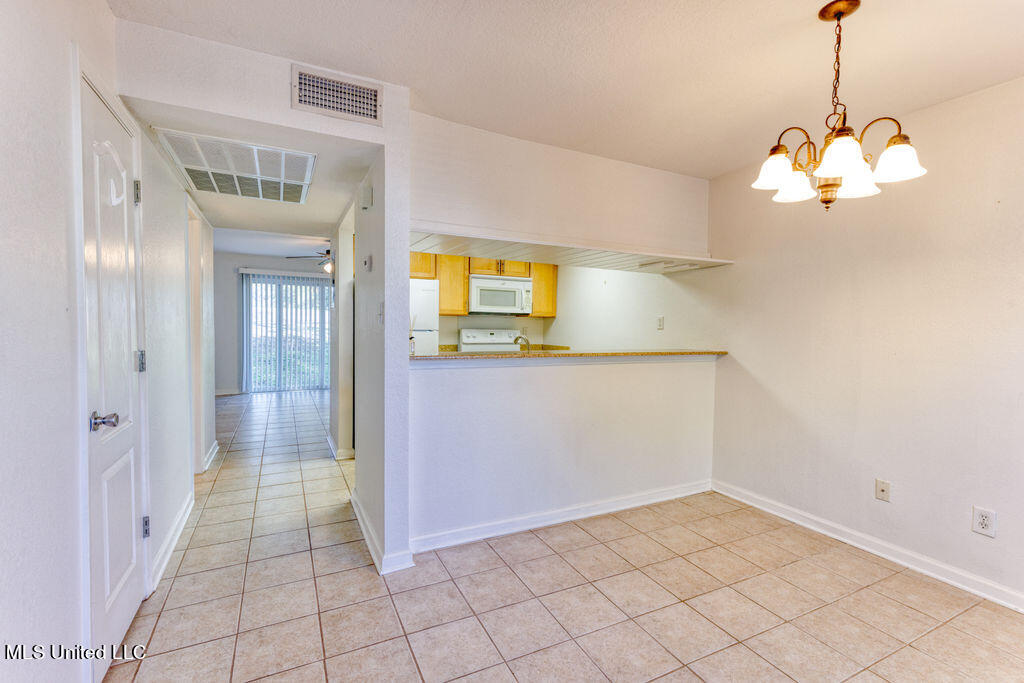3230 Cumberland Road, 6