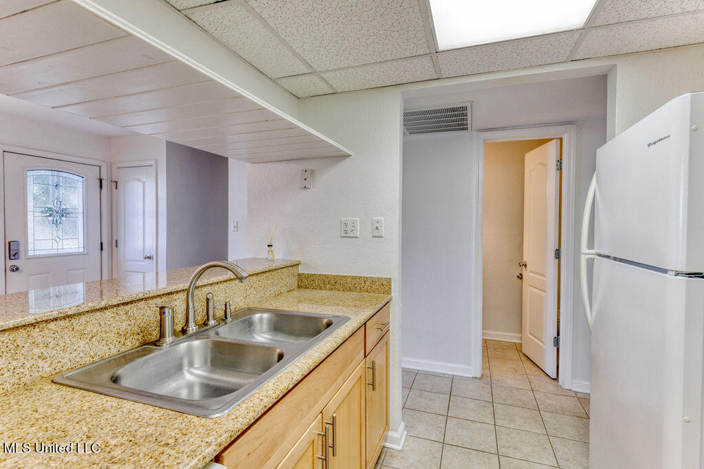 3230 Cumberland Road, 6