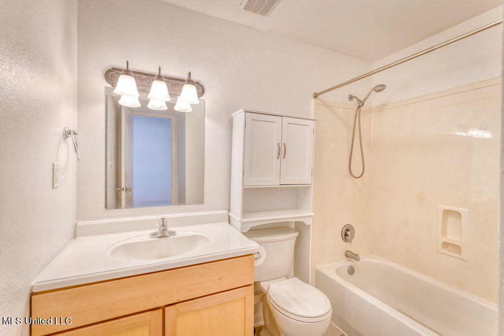 3230 Cumberland Road, 6