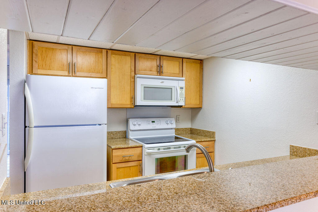 3230 Cumberland Road, 6