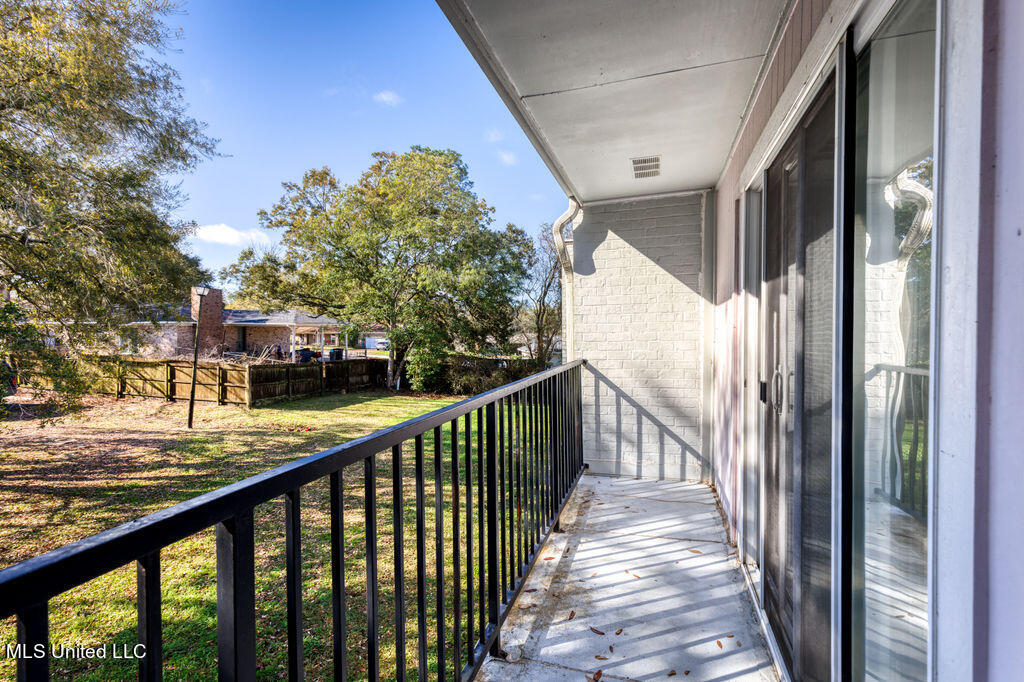 3230 Cumberland Road, 6