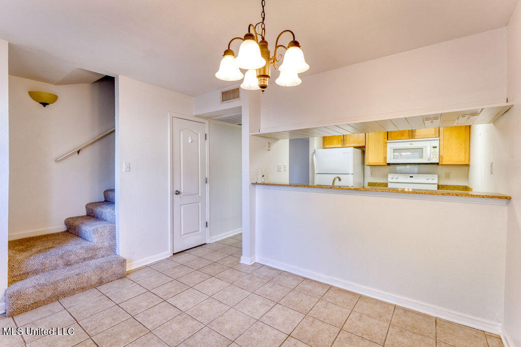 3230 Cumberland Road, 6
