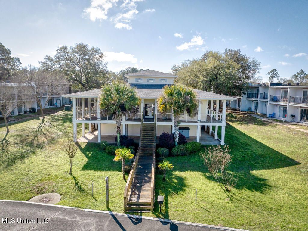 3230 Cumberland Road, 6