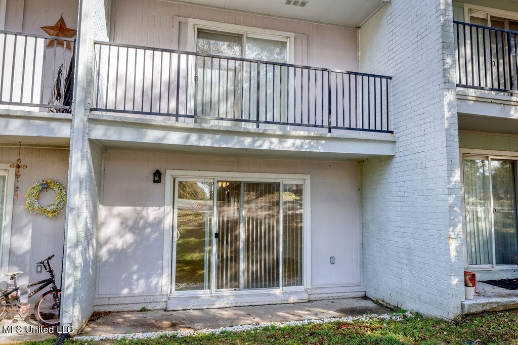 3230 Cumberland Road, 6