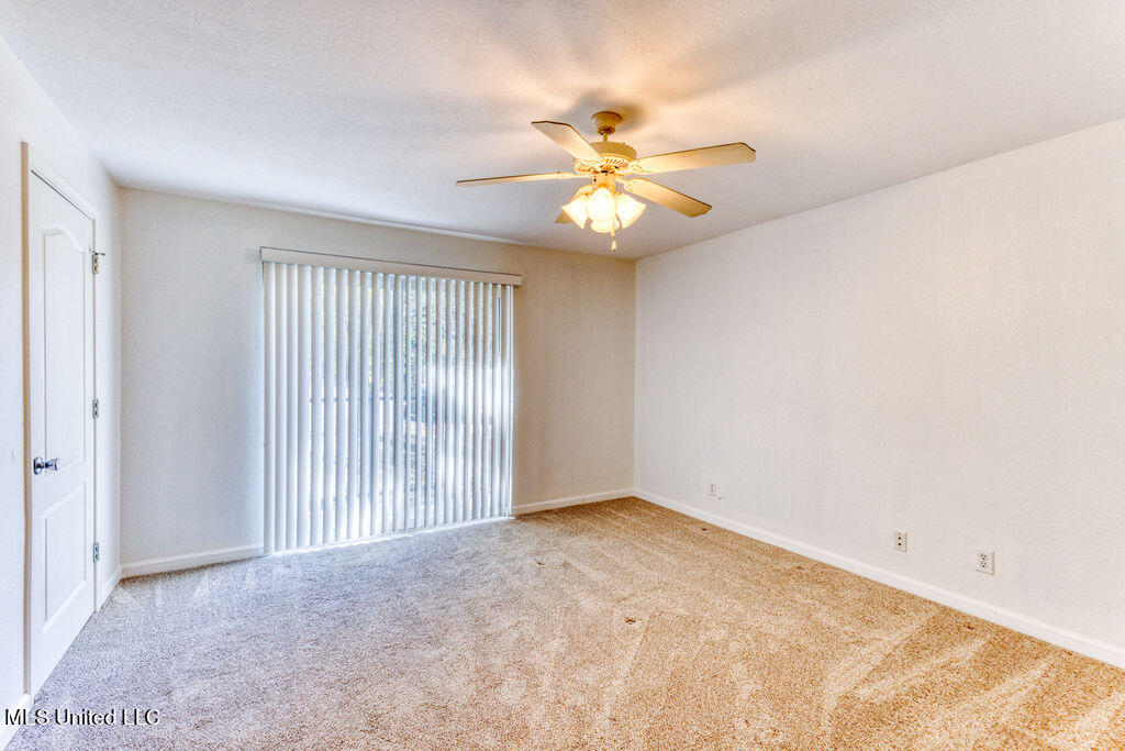 3230 Cumberland Road, 6