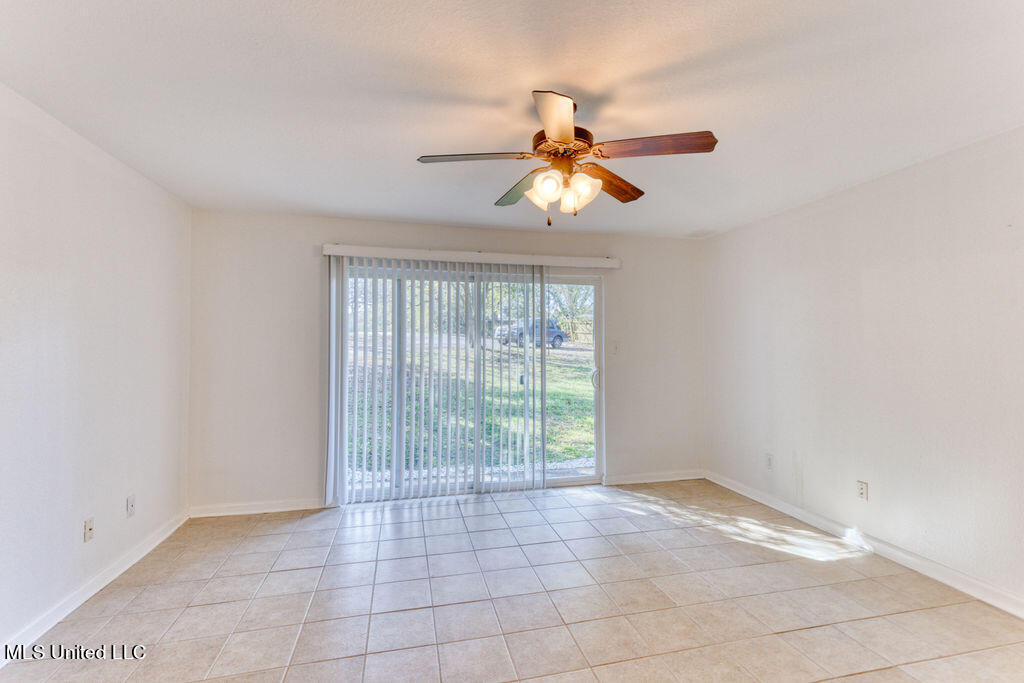3230 Cumberland Road, 6
