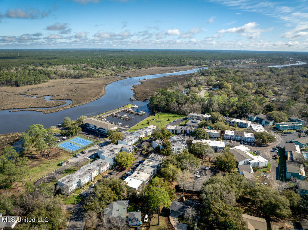 3230 Cumberland Road, 6