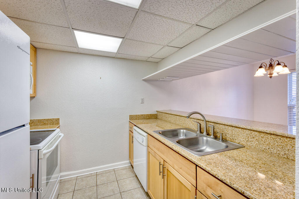 3230 Cumberland Road, 6